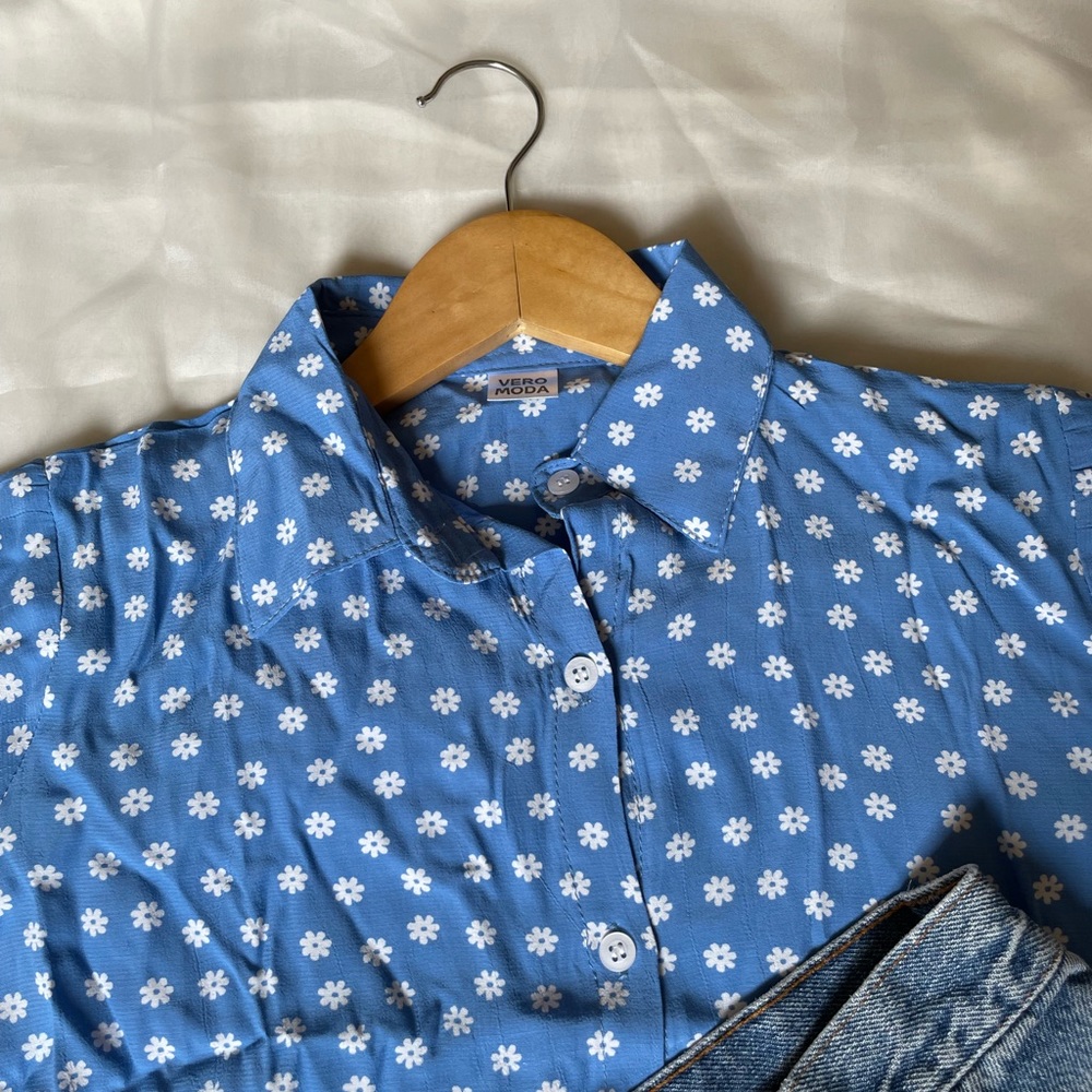 Blue shirt - Picture 1 of 3